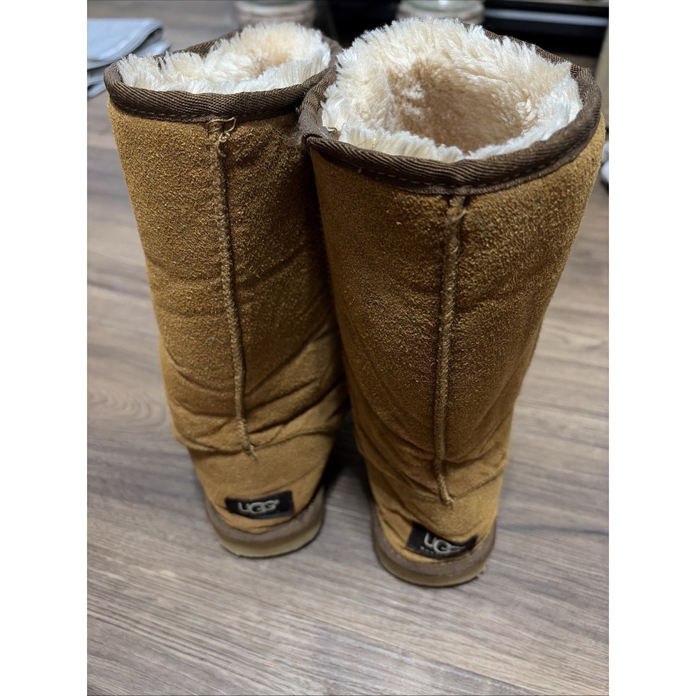 UGG Classic Short Chestnut Size 7 Women's